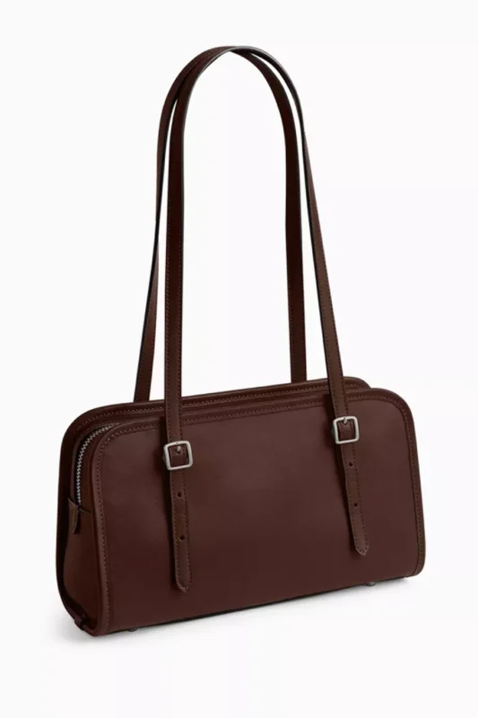 صورة لشنطة كوتش سوينج مفتوحة تظهر الحجرة الداخلية والبطانة