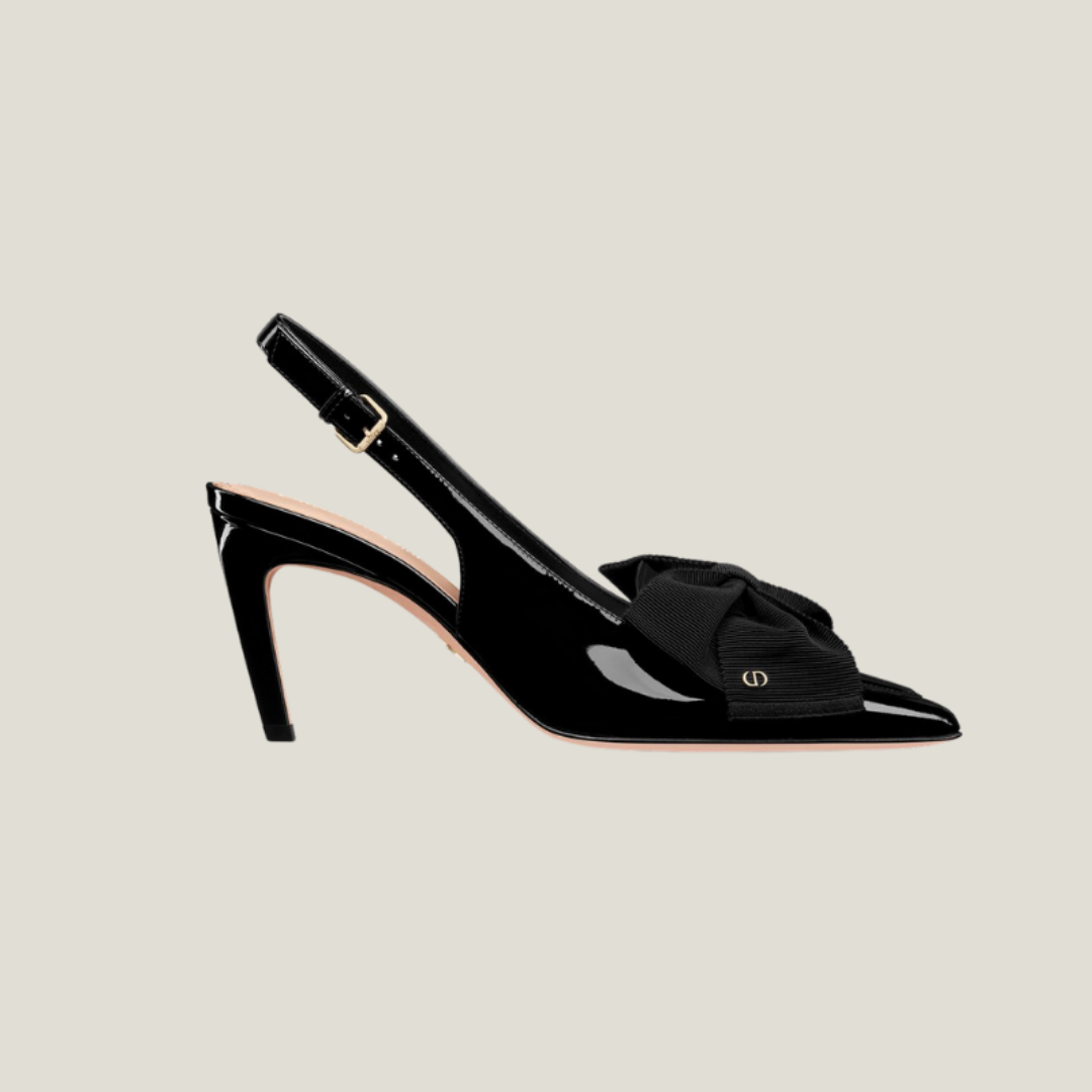 diorissimo-2025-black-shoe-main حذاء ديوريسيمو 2025 نسائي – جلد أسود لامع مع فيونكة CD ذهبية – صورة رئيسية