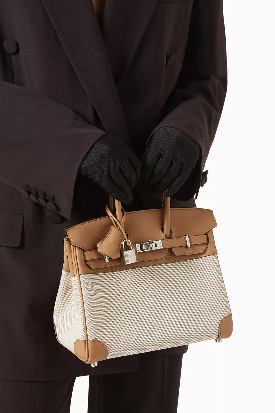 manolo-blahnik-hangisi-90mm-satin-front (2) حقيبة هيرمس بيركين 25 مصنوعة من قماش التويل وجلد سويفت - الصورة 1