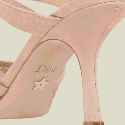 تفصيل تطريز نمط كاناج (Cannage) بحبات ستراس على كعب ديور