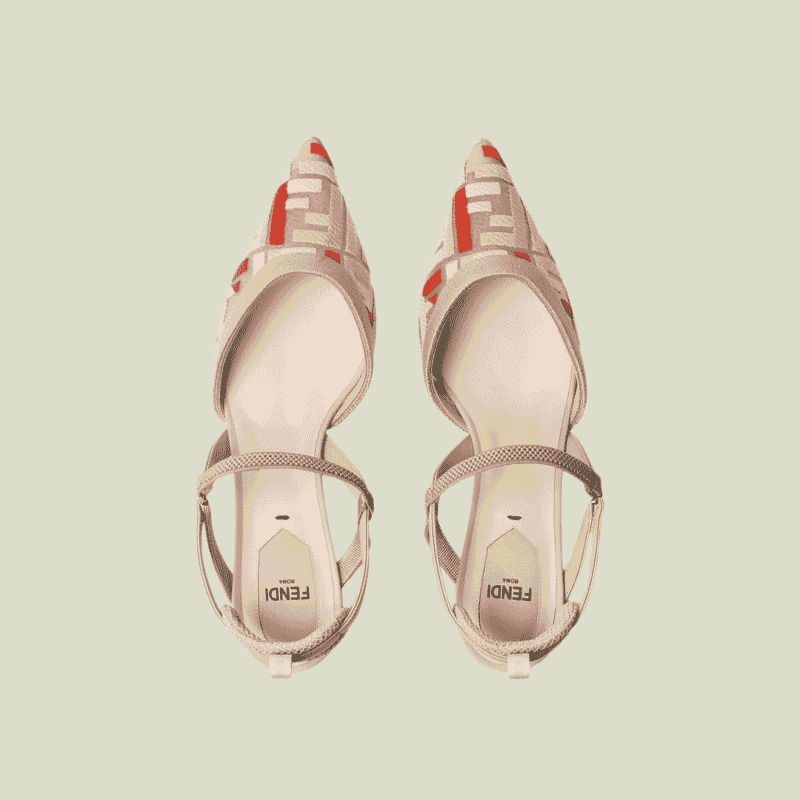 تفصيل شعار FF المنسوج الشهير على حذاء فيندي