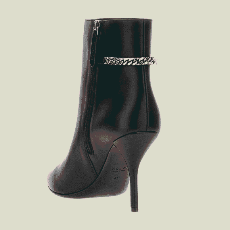 الجزء الخلفي لحذاء غوتشي المدبب