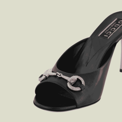 منظر جانبي يظهر ارتفاع كعب قوتشي 8.5 سم المريح