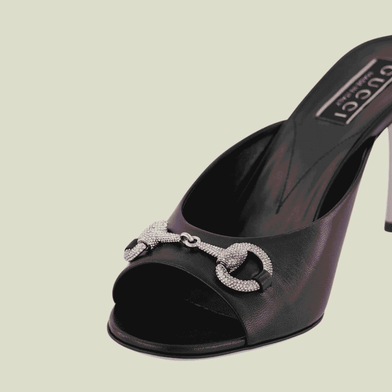 منظر جانبي يظهر ارتفاع كعب قوتشي 8.5 سم المريح