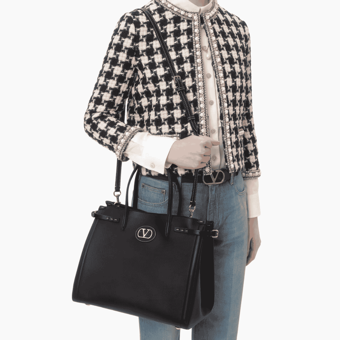 valentino-anteb-medium-bag-black-front شنطة فالنتينو أنتيب متوسطة سوداء من جلد العجل - واجهة أمامية