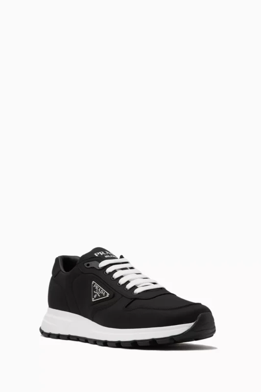 حذاء برادا رياضي، أحذية برادا رجالية، برادا رياضية، حذاء رياضي فاخر، Prada sneakers، جبردين نايلون معاد تدويره، شوز رجالي فاخر، أحذية ماركة عالمية، متجر أحذية أون لاين،
