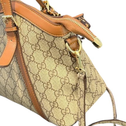 شنطة غوتشي الرائجة باللون الابنوسي/الأسود الكلاسيكي.