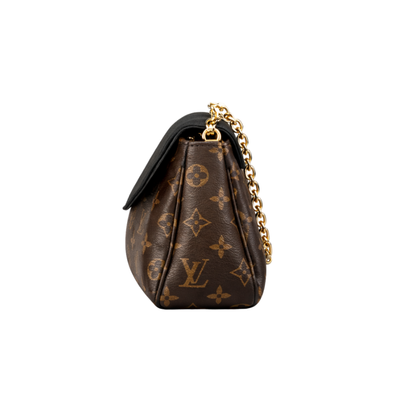 لقطة مقرّبة للقفل الدائري المعدني برمز LV على حقيبة بالاس.