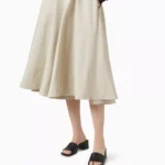 العلبة الأصلية والتغليف الفاخر المرفق مع الحذاء.