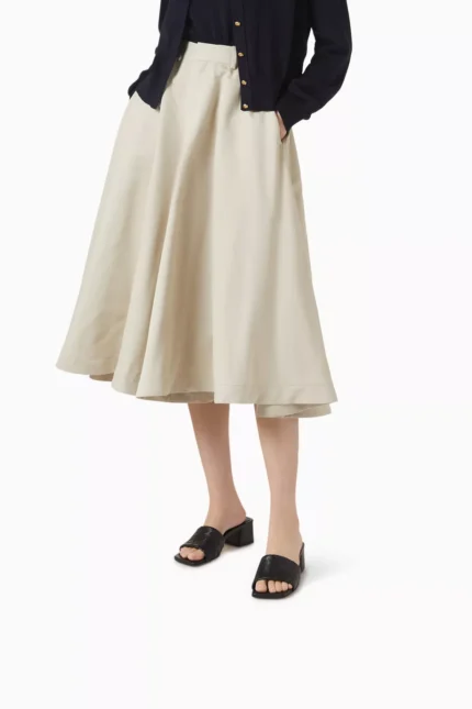 العلبة الأصلية والتغليف الفاخر المرفق مع الحذاء.