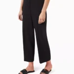 التصميم سهل الارتداء (Slip-on) للراحة اليومية.