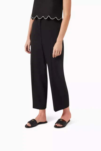 التصميم سهل الارتداء (Slip-on) للراحة اليومية.