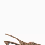 كعب غوتشي الكلاسيك بقماش GG باللون البيج والبني - منظر أمامي.