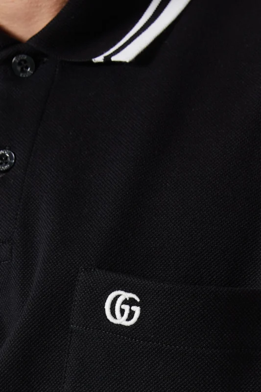 لقطة مقرّبة لنسيج البيكيه القطني 100% الفاخر.