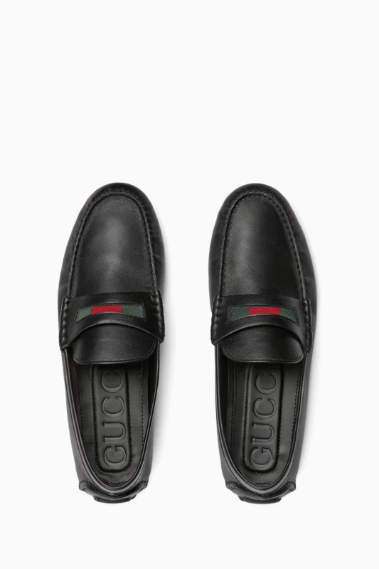 تفاصيل شريط الويب المميز على لسان الحذاء - توقيع غوتشي.