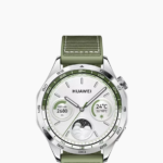 ساعة هواوي Watch GT4 باللون الأخضر العسكري الفاتح مع إطار فولاذي.