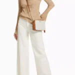 القسمان الرئيسيان الداخليان بسحاب للتنظيم والأمان.