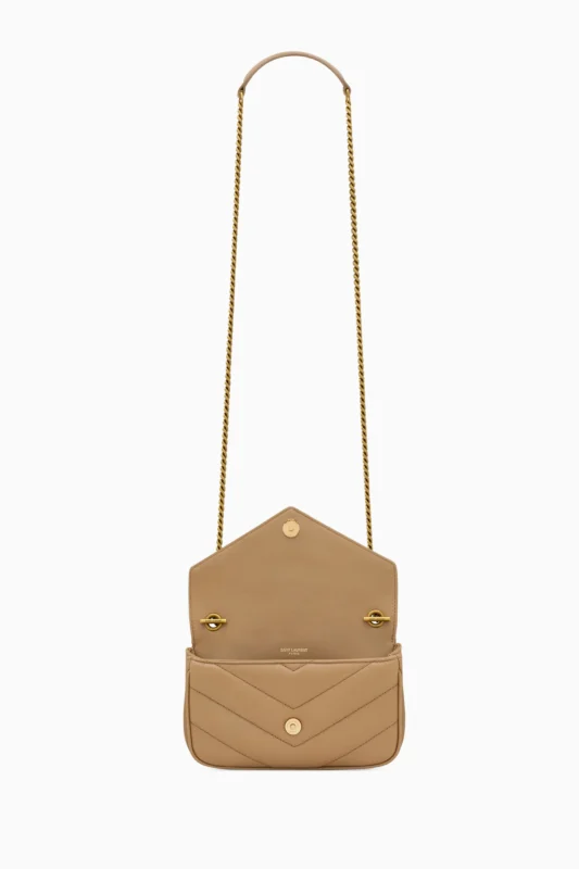 شنط نسائية، شنط حريم، شنطة ميني، شنطة سوداء، شنطة سان لوران، حقيبة لولو ميني، Saint Laurent Loulou Mini، حقيبة كروس بودي فاخرة، جلد ماعز، حياكة شيفرون، شعار YSL، هدايا نسائية فاخرة، شنط ماركة، شنطة ماركة، شنطة سان لوران، شنط سان لوران أصلية